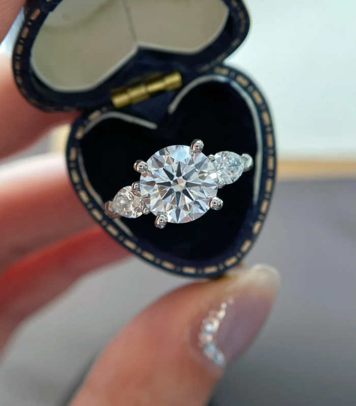 Round Diamond White Gold 18K Ring