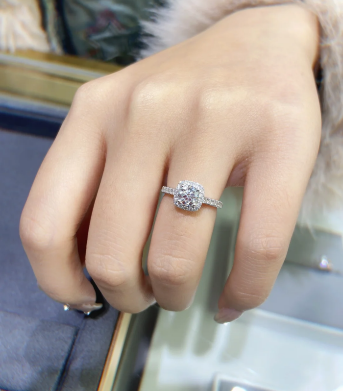 Round Diamond White Gold 18K Ring