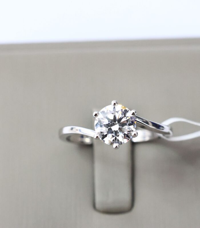 Oval Diamond White Gold 18K Ring