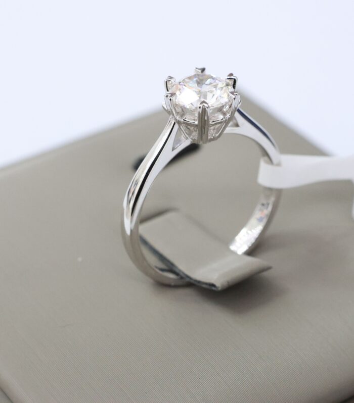 Round Diamond White Gold 18K Ring