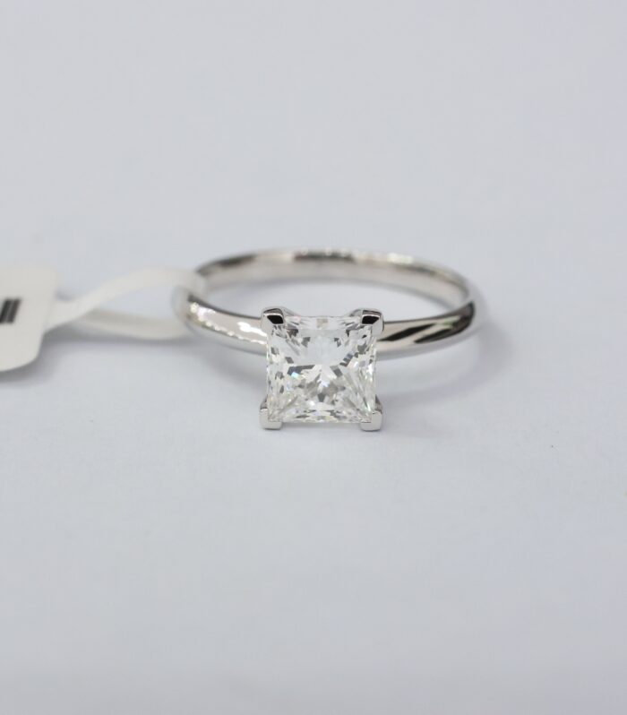 Oval Diamond White Gold 18K Ring