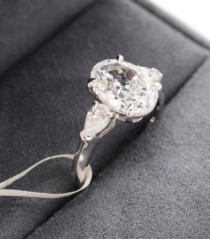 1ct Oval Diamond 18k白 Ring