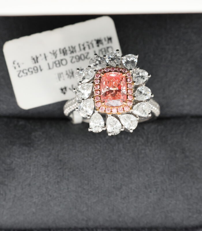 1ct Cushion Fancy Diamond 18k白 Ring