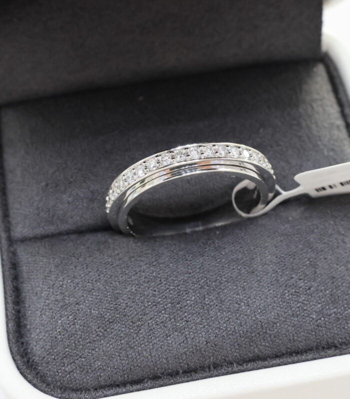 Round Diamond Platinum Ring