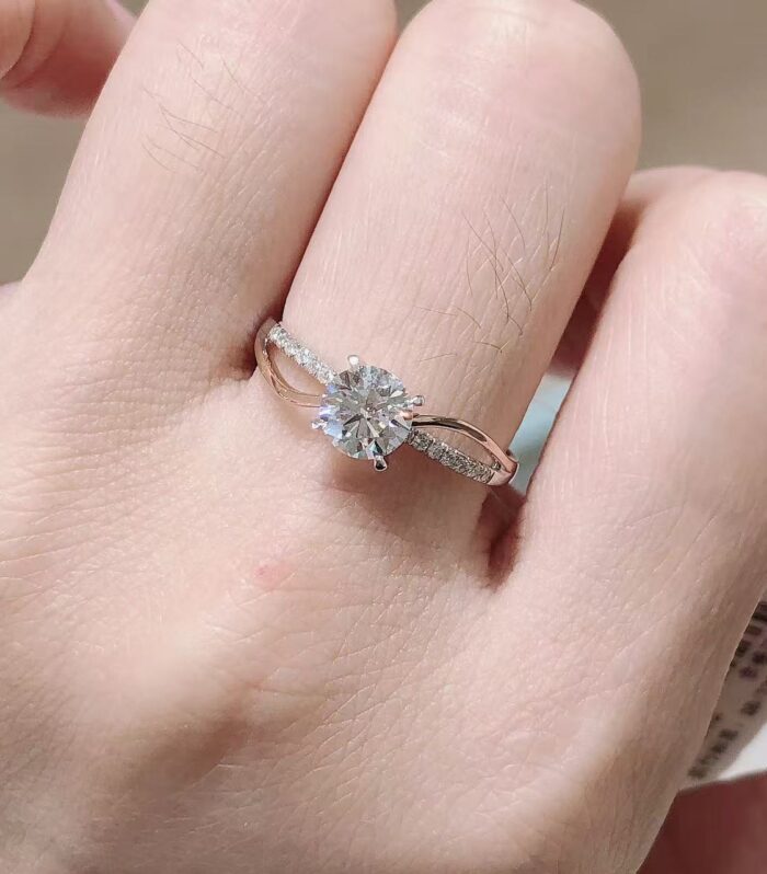 1ct Round Lab Diamond 18K分色 Ring